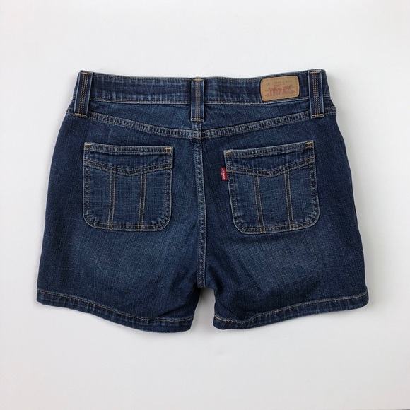 Levi’s Dolce Rinse Dark Denim Shorts - Picture 2 of 8